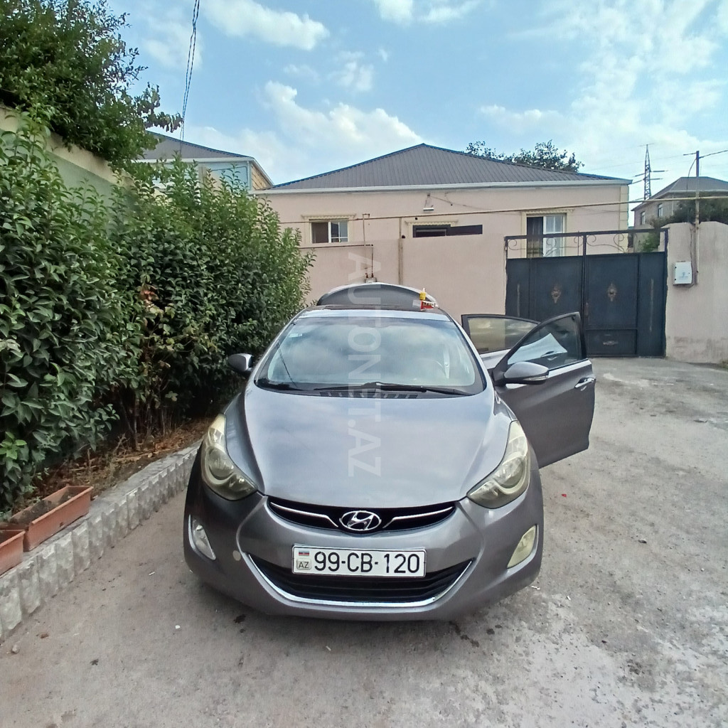 Hyundai Elantra 2012