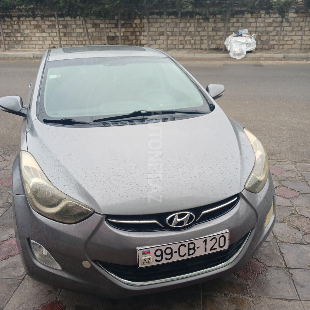 Hyundai Elantra 2012