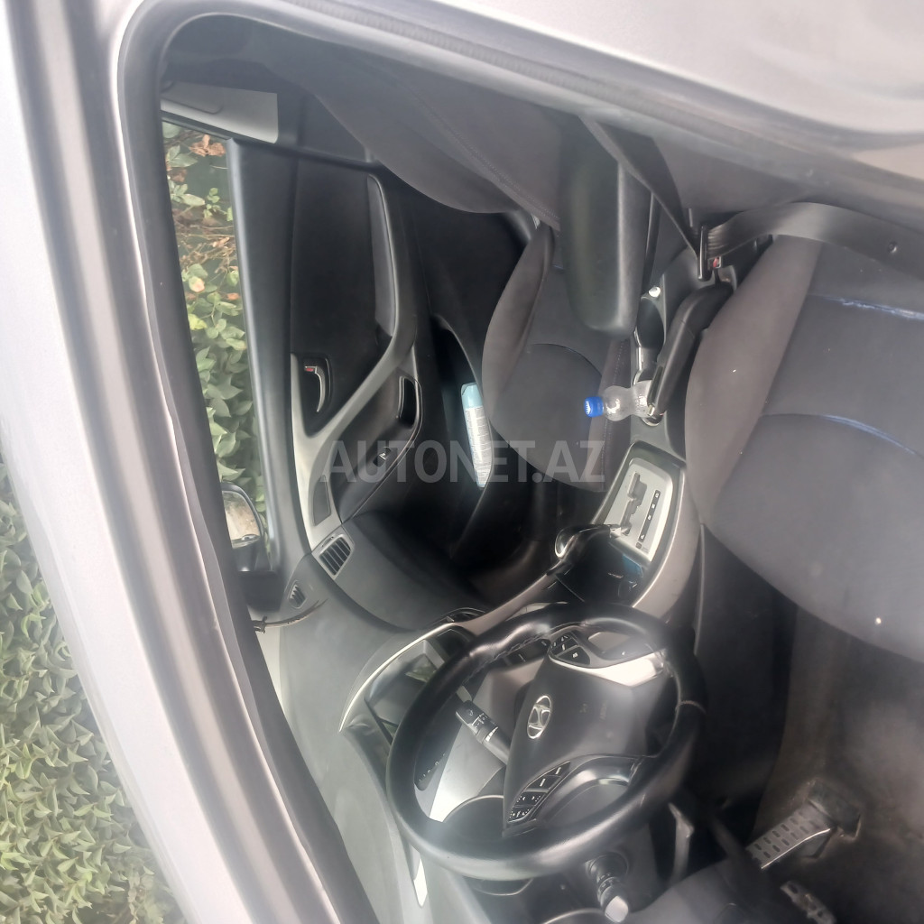 Hyundai Elantra 2012