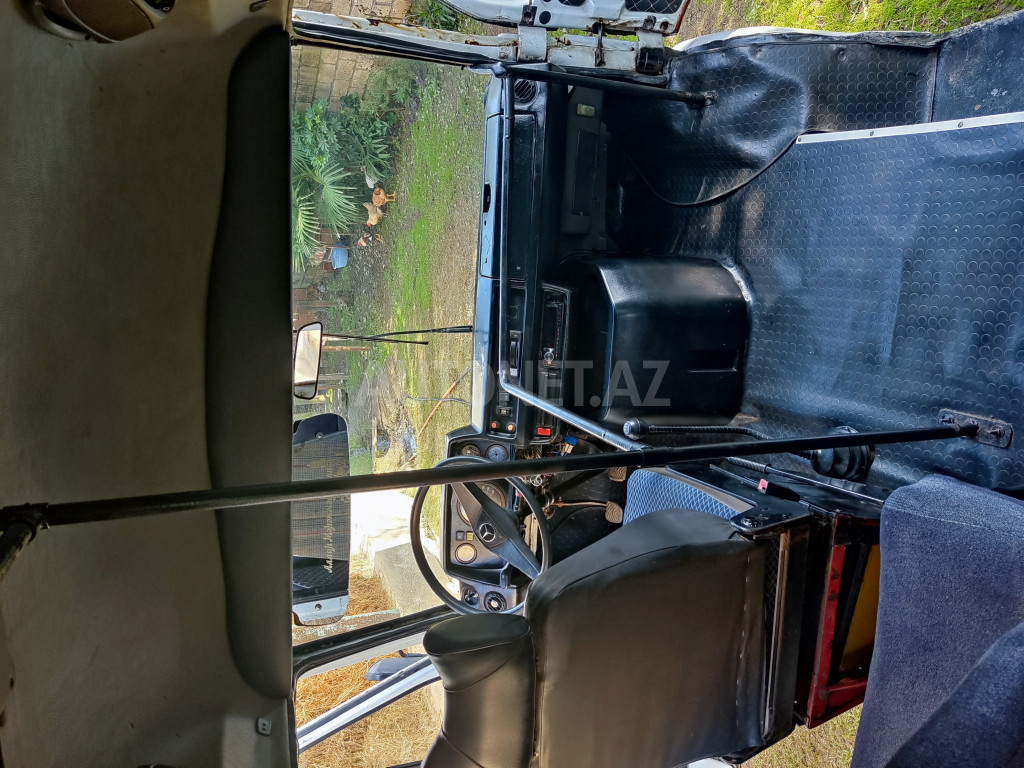 Mercedes 208 D 1990