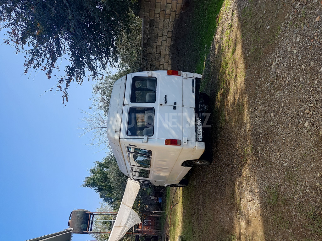 Mercedes 208 D 1990