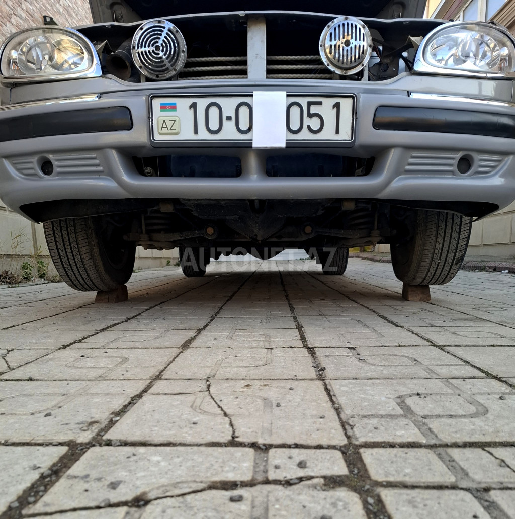 GAZ 31105 "Volga" 2005