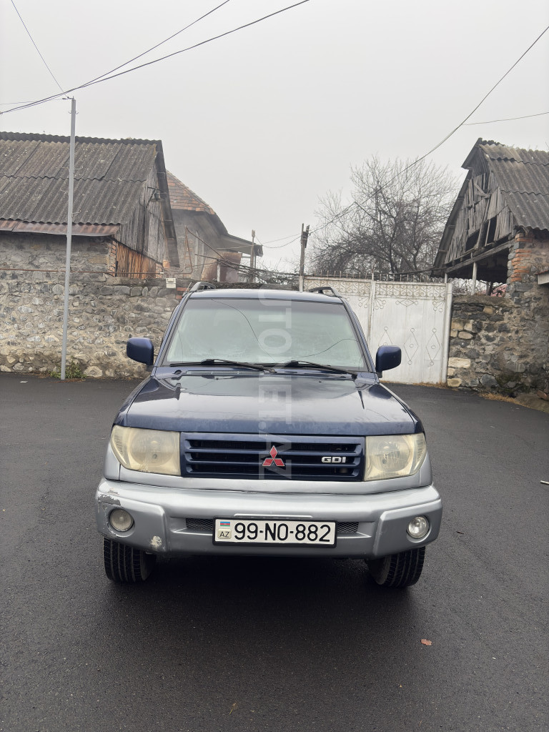 Mitsubishi Pajero io 1998