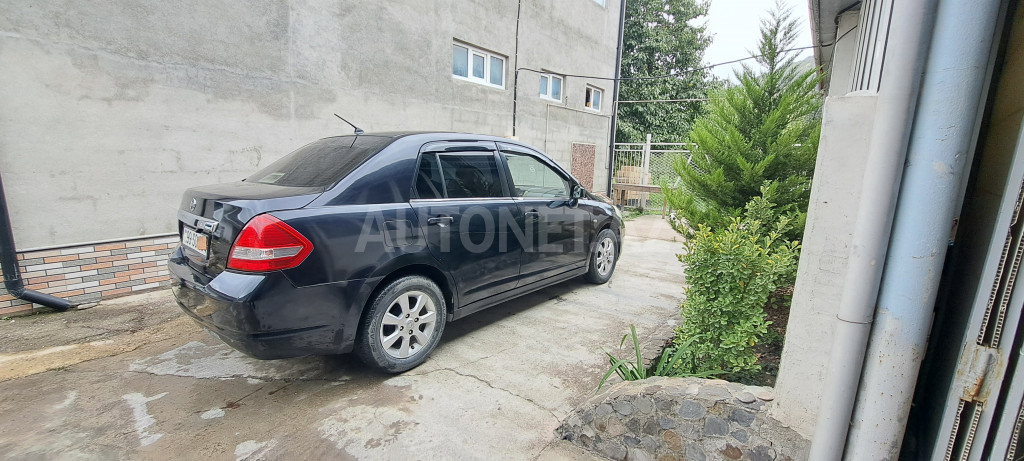 Nissan Tiida 2006