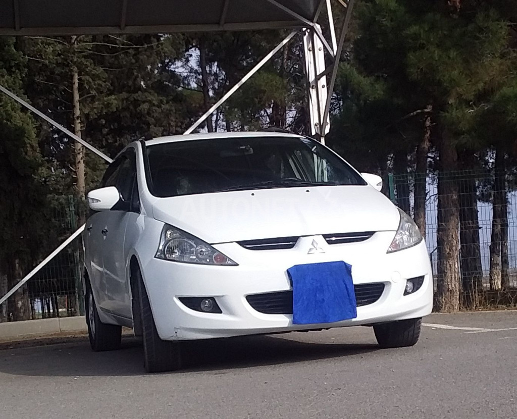 Mitsubishi Grandis 2007