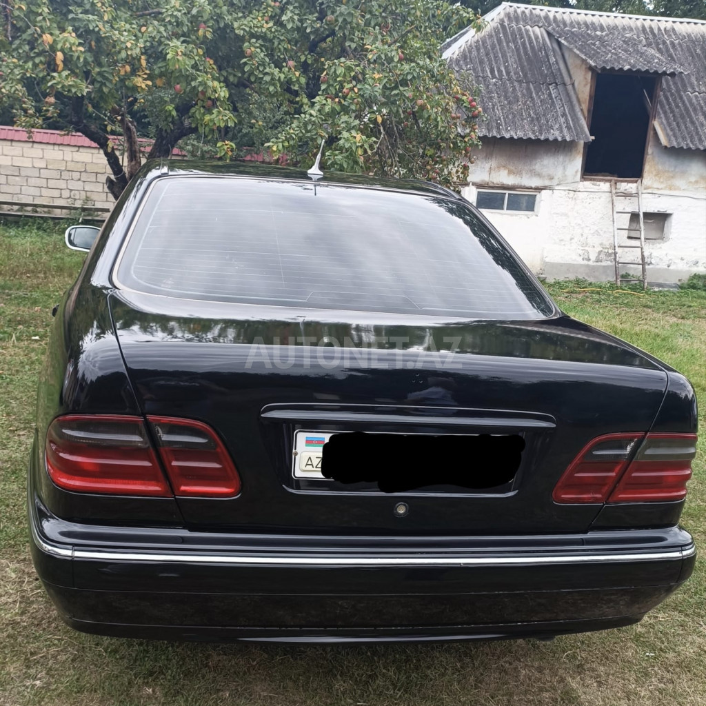 Mercedes E 220 2001