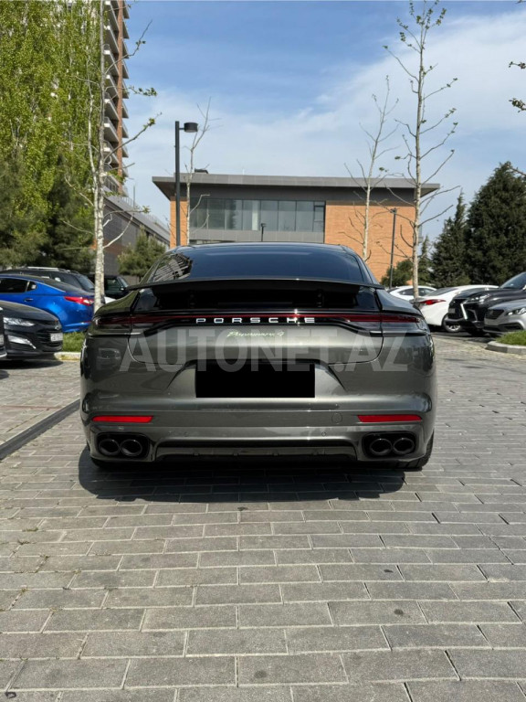 Porsche Panamera 2021
