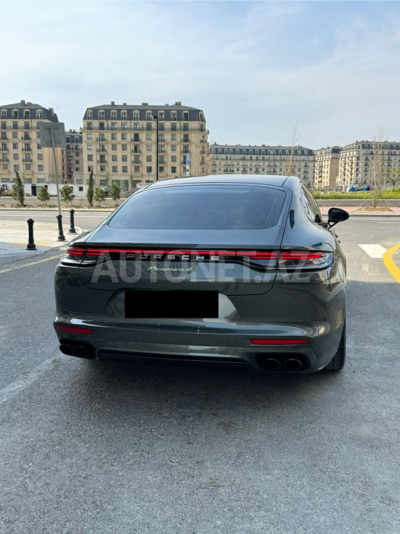 Porsche Panamera 2021