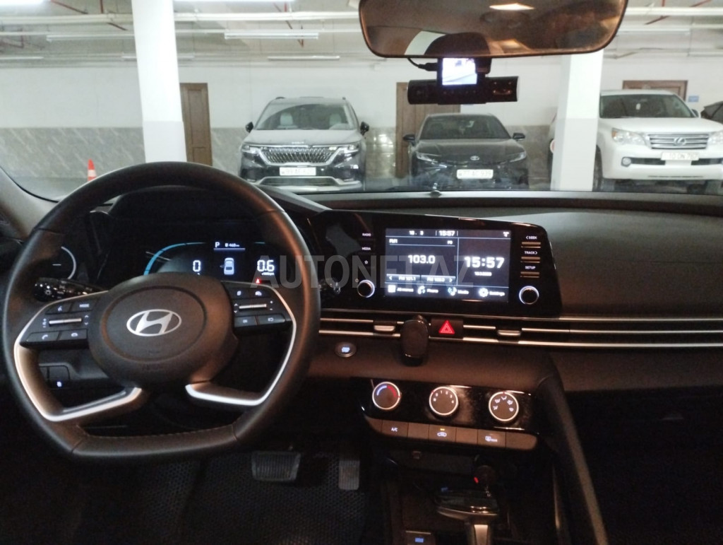 Hyundai Elantra 2024