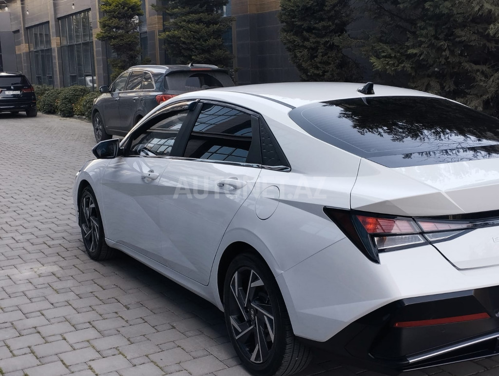 Hyundai Elantra 2024