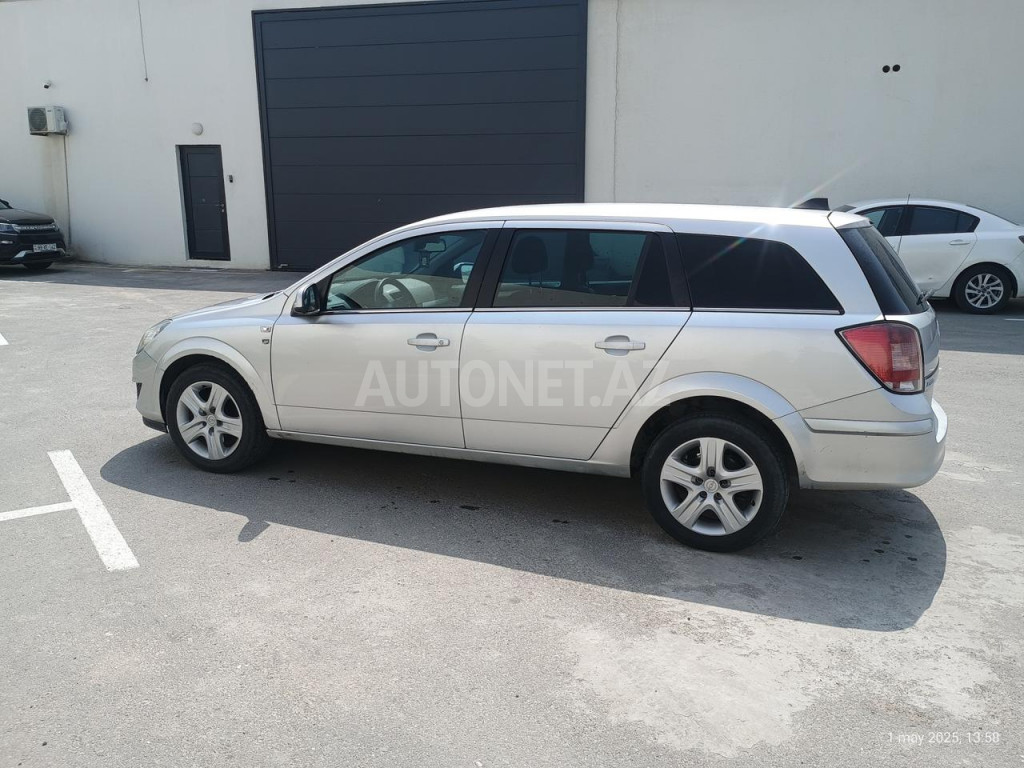 Opel Astra 2010