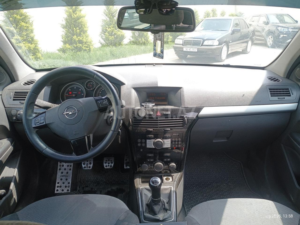 Opel Astra 2010