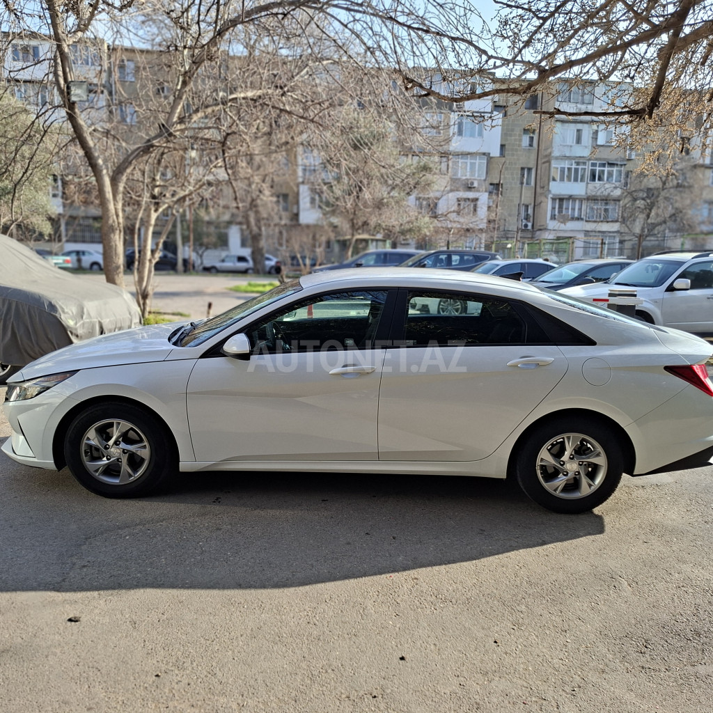 Hyundai Elantra 2021