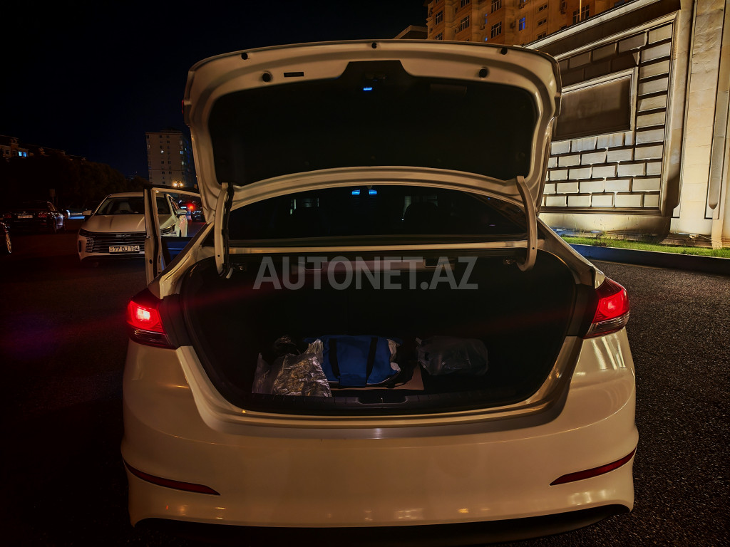 Hyundai Elantra 2018