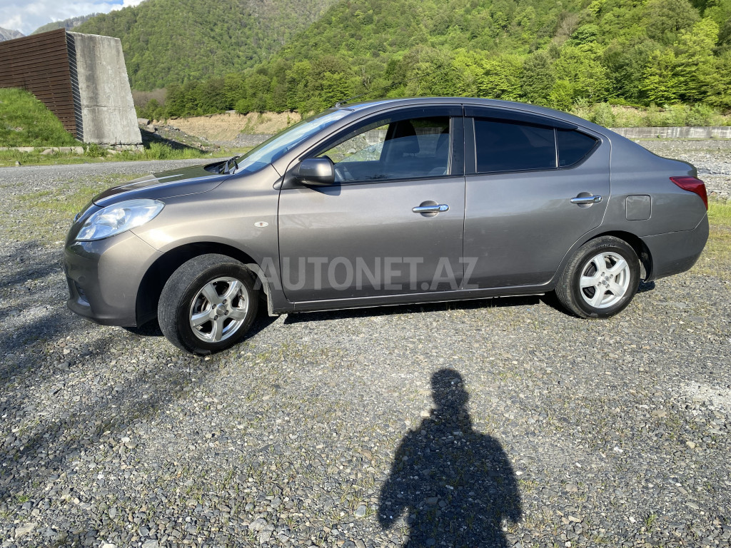 Nissan Sunny 2012