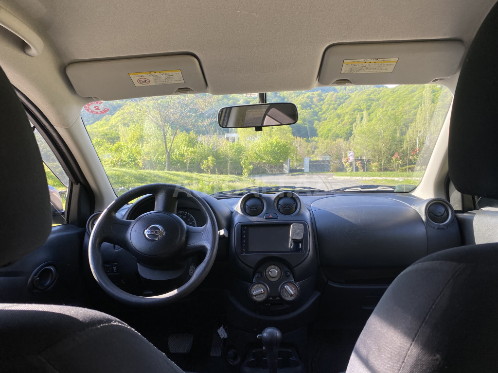 Nissan Sunny 2012