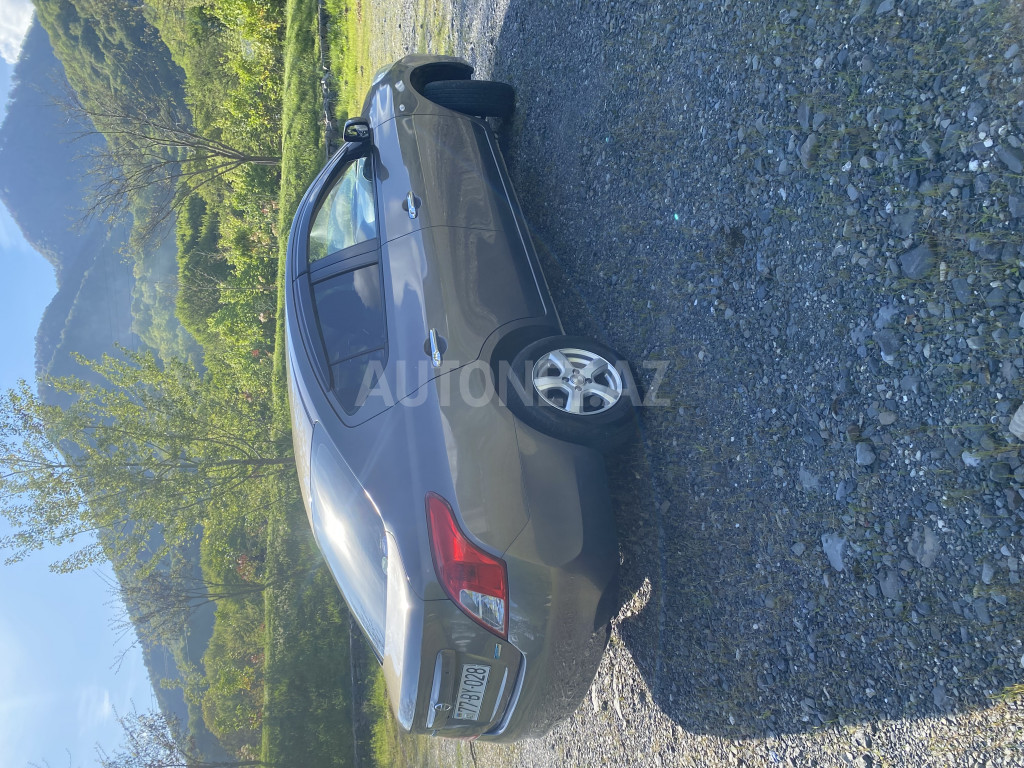 Nissan Sunny 2012