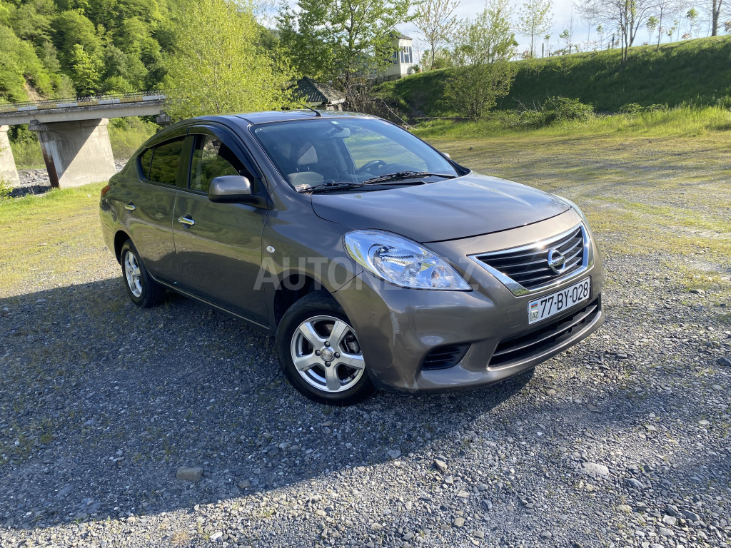 Nissan Sunny 2012