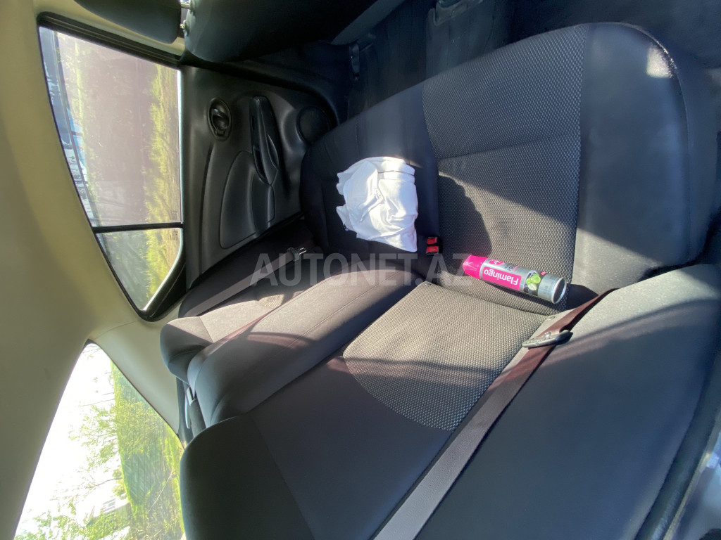 Nissan Sunny 2012
