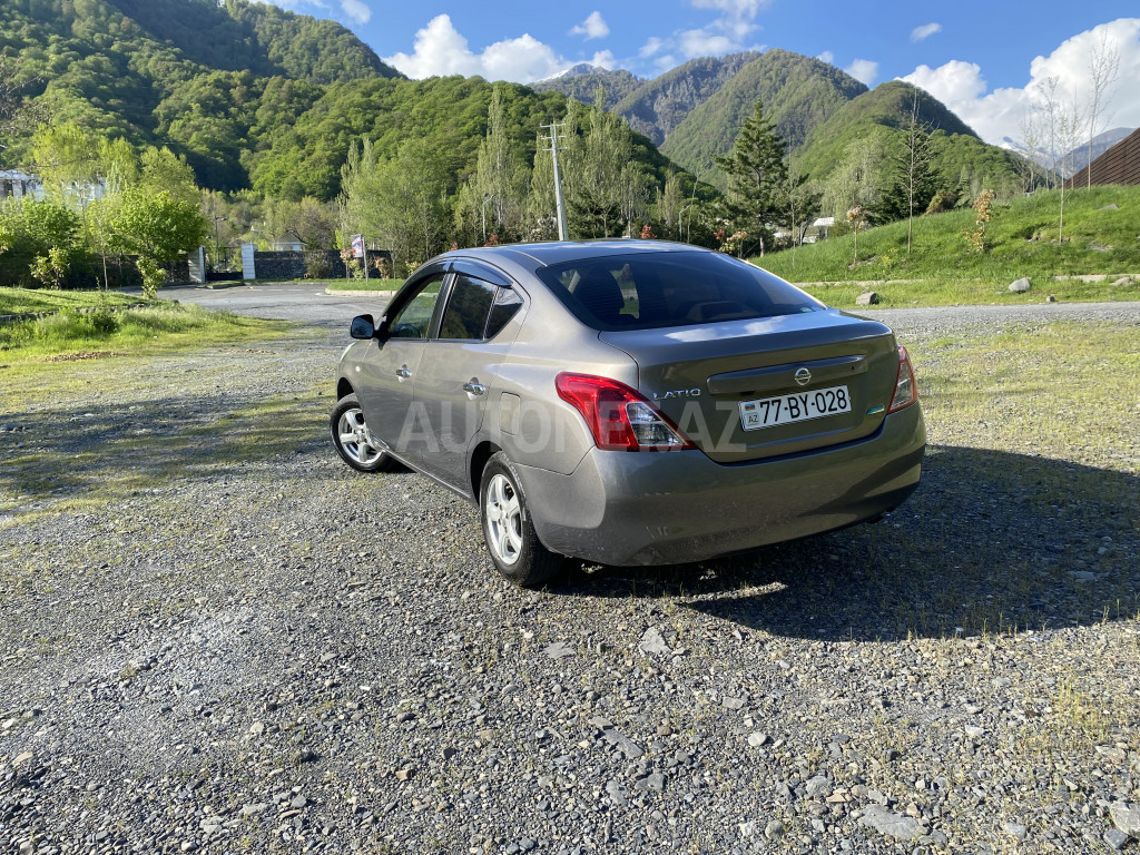 Nissan Sunny 2012