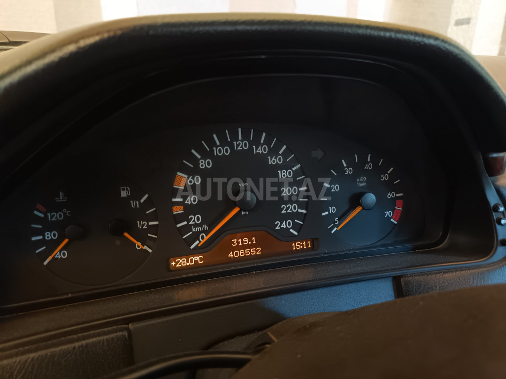 Mercedes E 240 1999