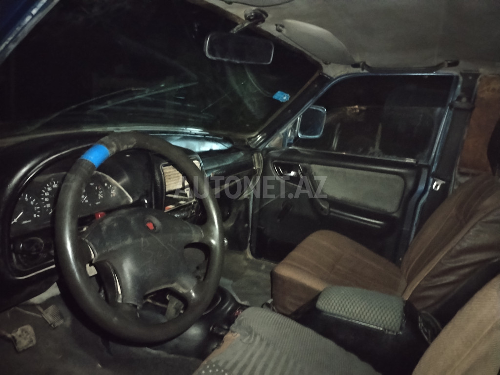 GAZ 3110 "Volga" 2004