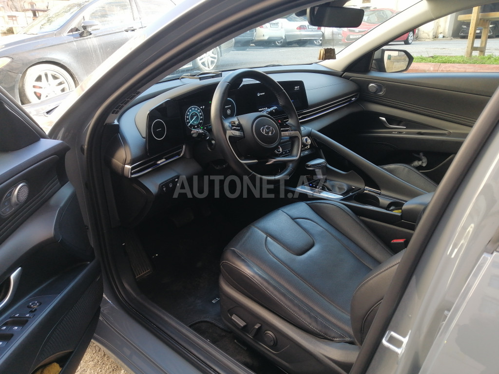 Hyundai Elantra 2022