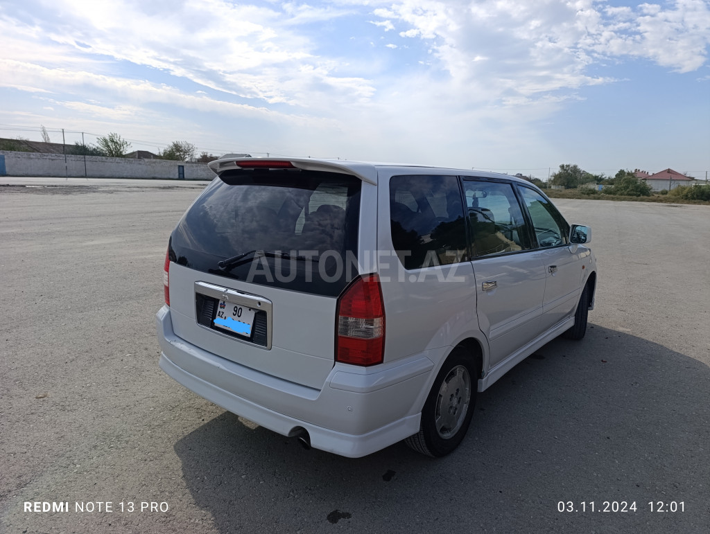 Mitsubishi Chariot 2000