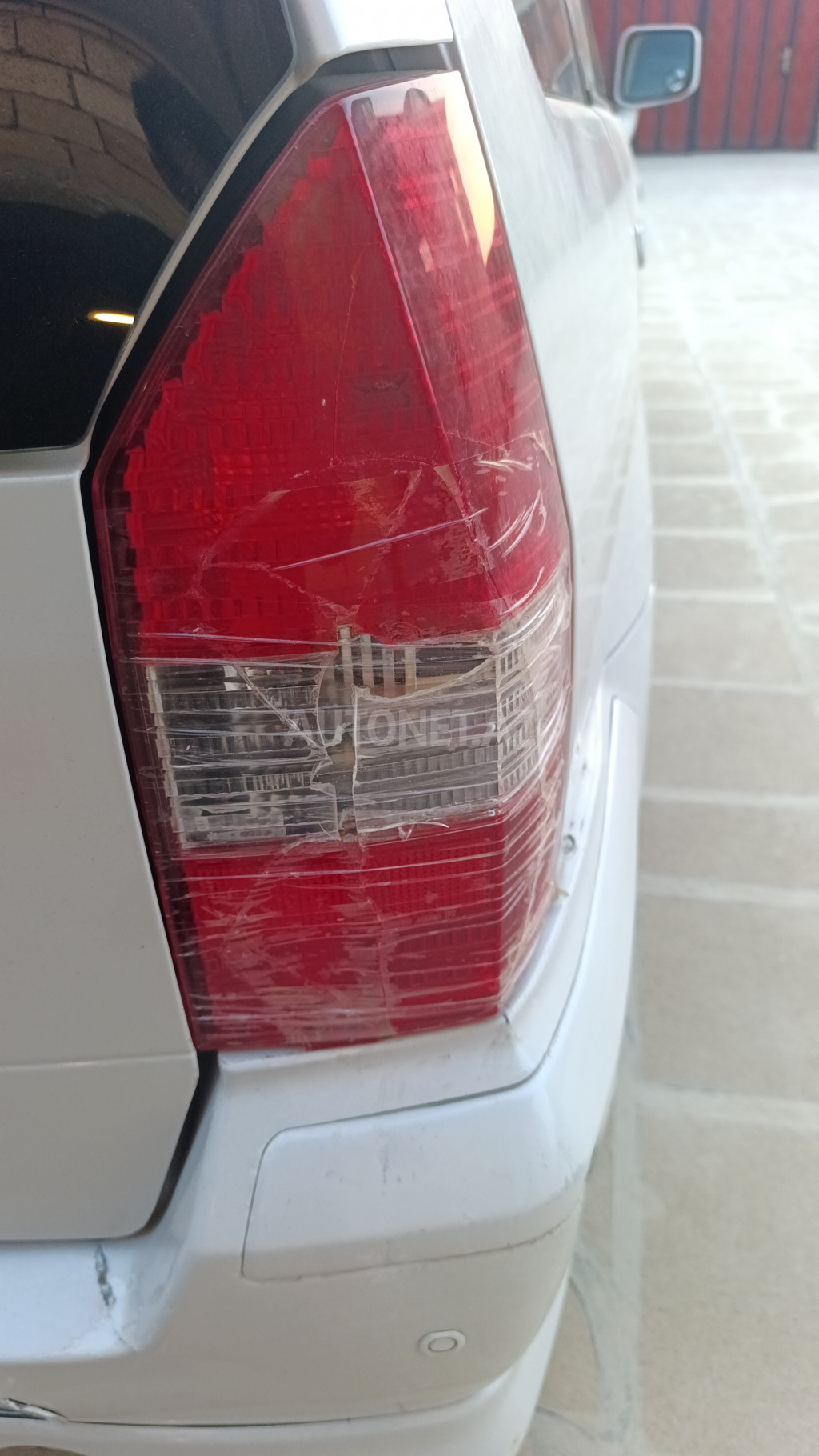 Mitsubishi Chariot 2000