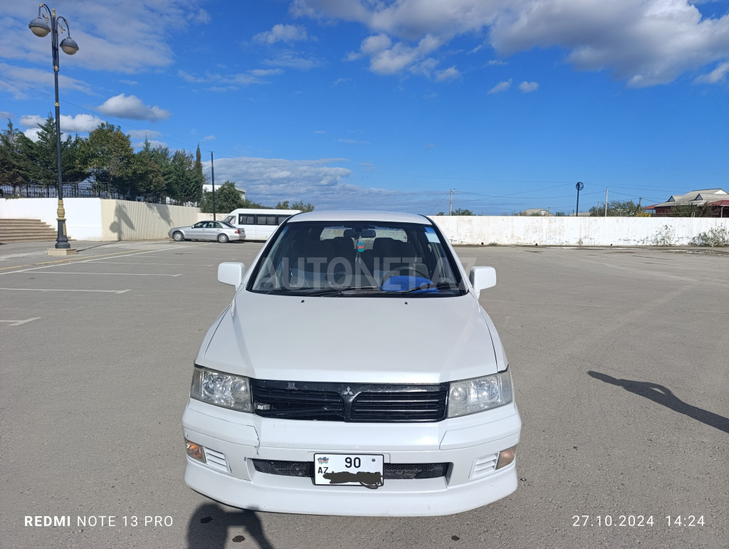 Mitsubishi Chariot 2000