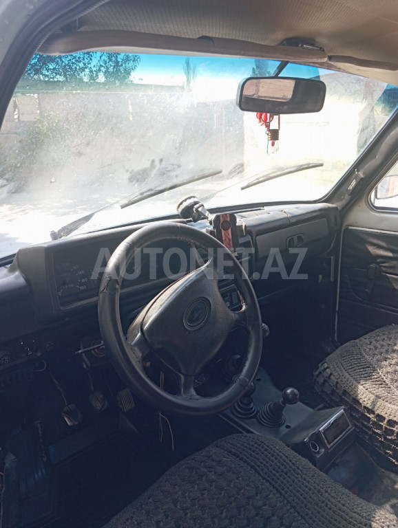 LADA (VAZ) Niva 2002