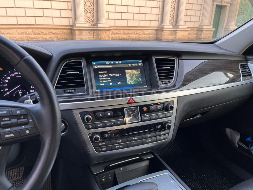 Hyundai Genesis 2019
