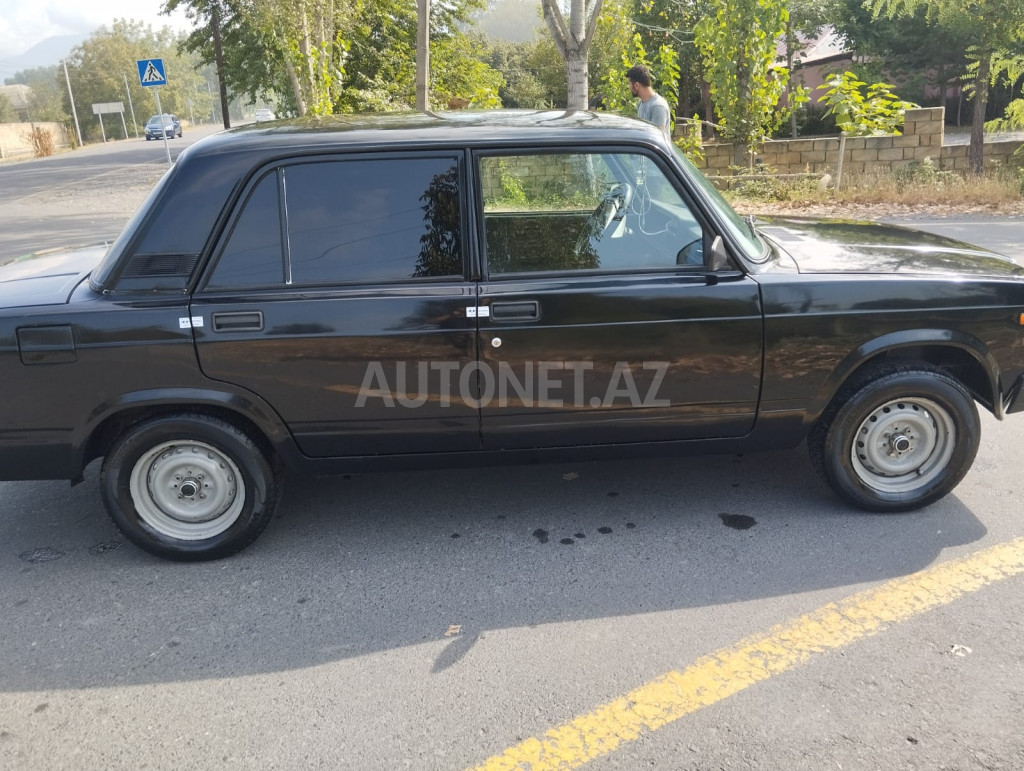 LADA (VAZ) 2107 2001
