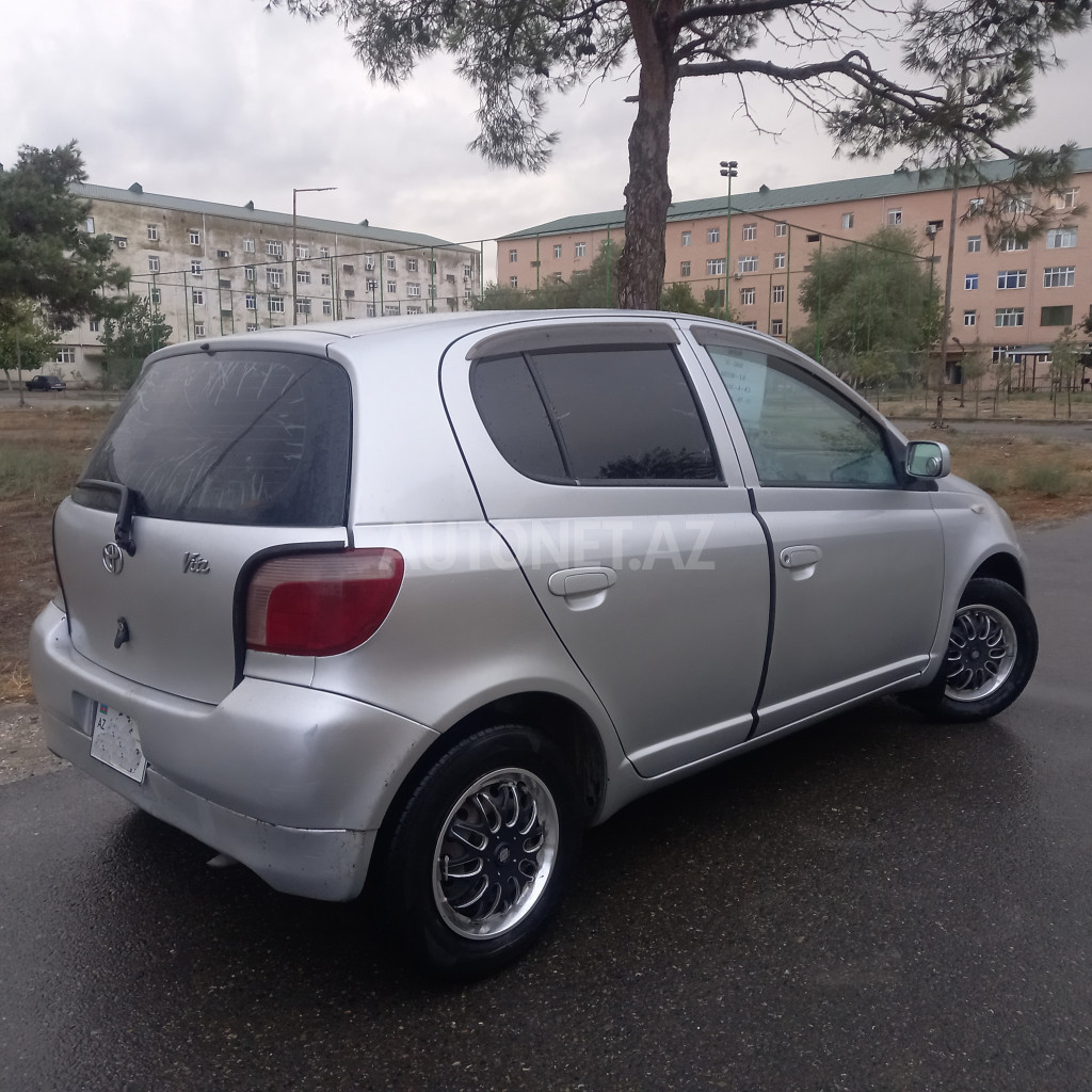 Toyota Vitz 2000