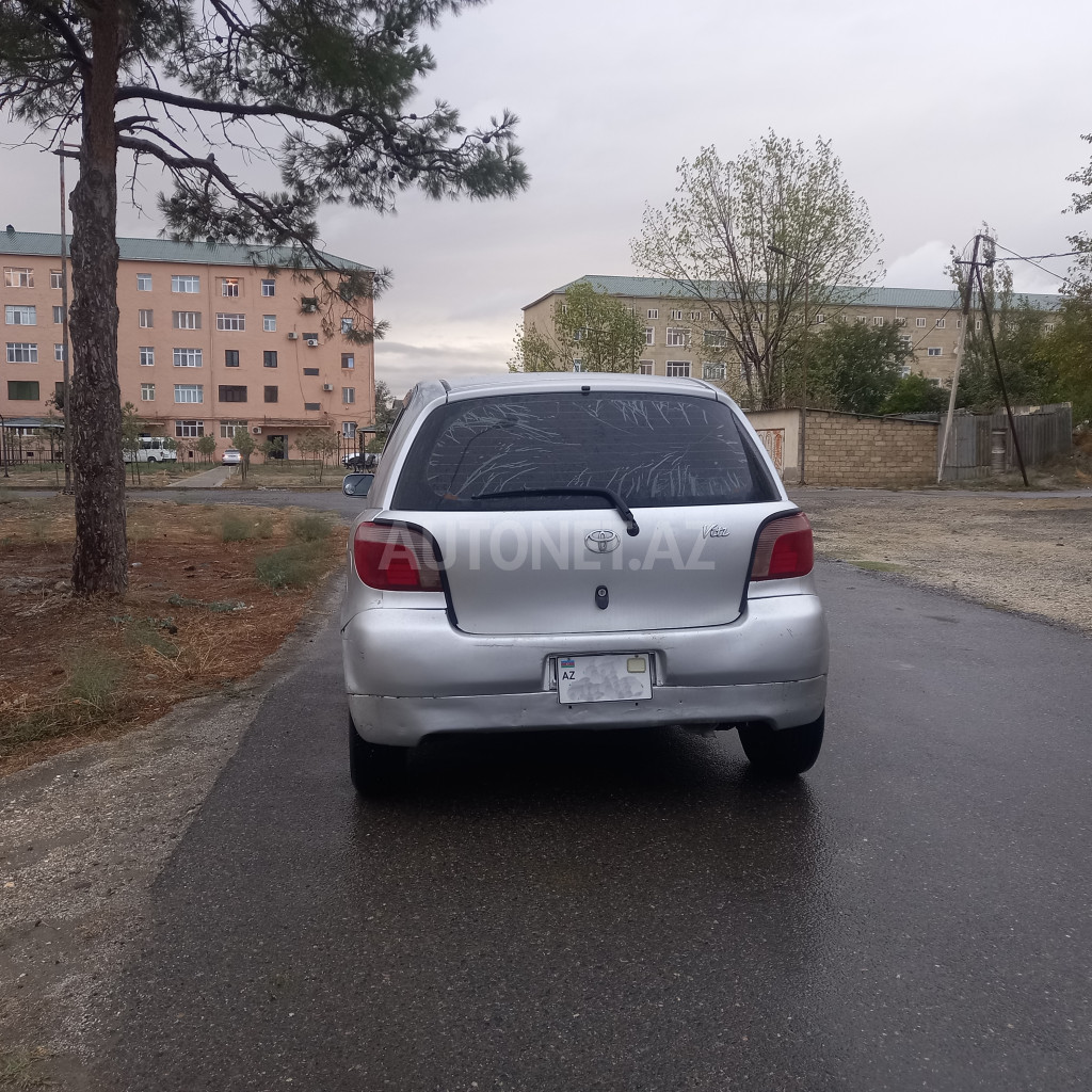 Toyota Vitz 2000