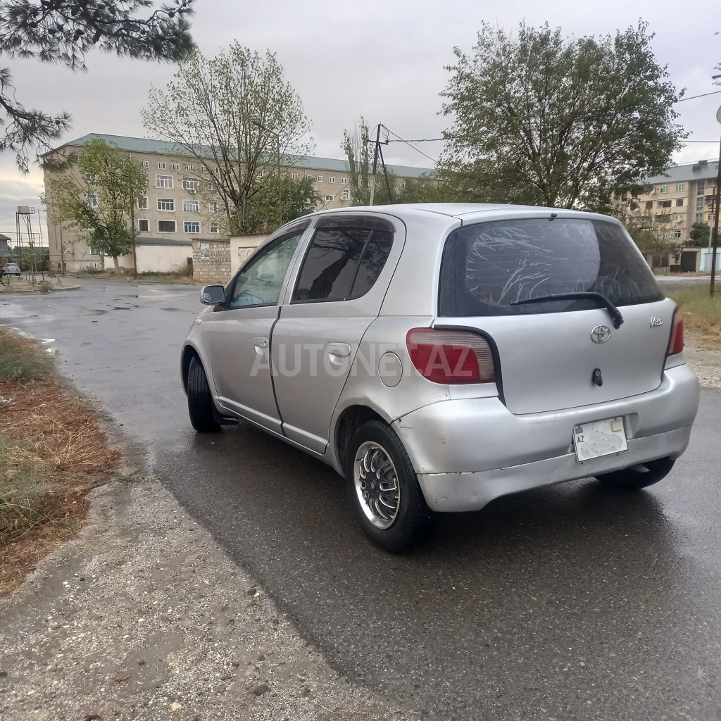 Toyota Vitz 2000