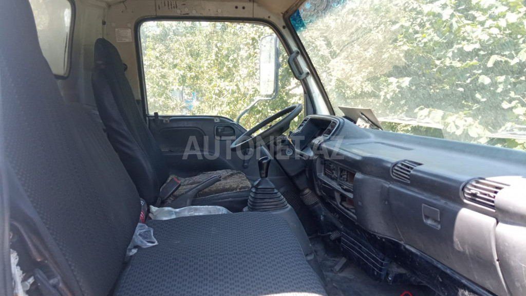 Isuzu NPR 66 L 2004