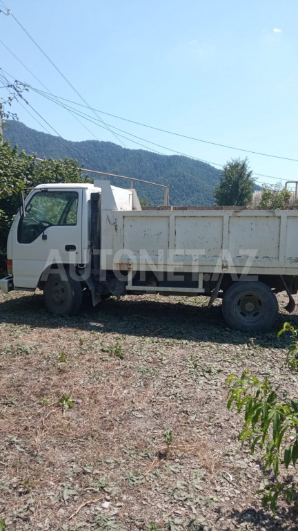 Isuzu NPR 66 L 2004